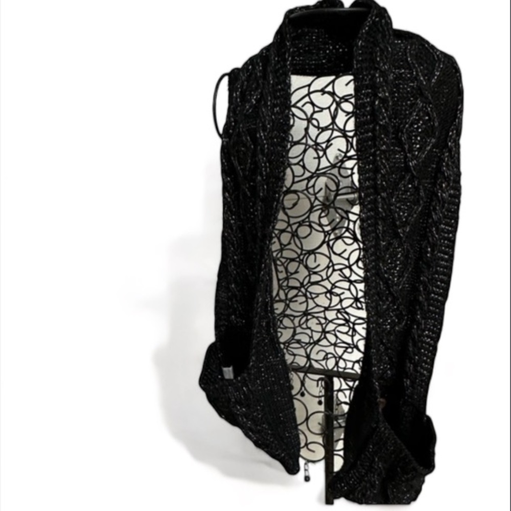 Ladies Crochet Scarf | Storage Pockets | Wood Buttons On Pockets Size O/S EUC